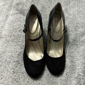 Women’s size 11m Worthington suede black heels